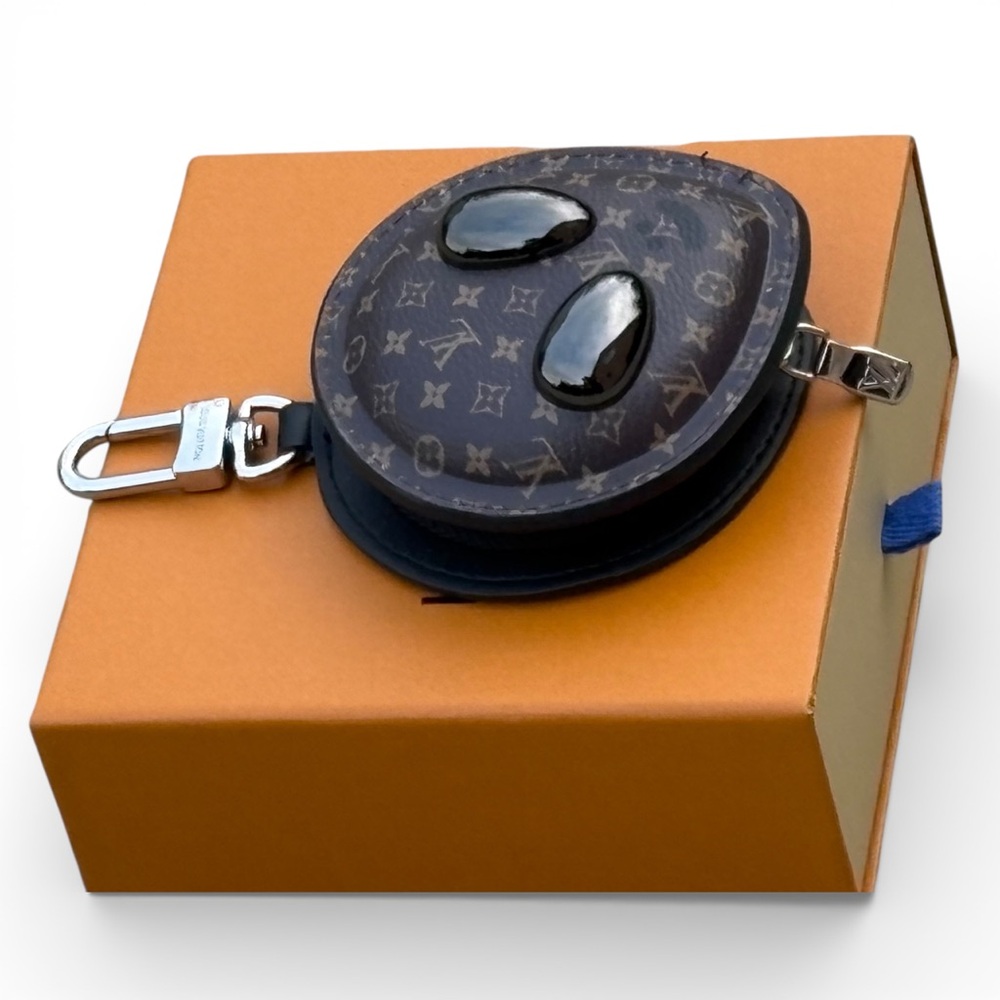 Louis Vuitton Brown Bag Charm/Coin Pouch - Picture 4 of 13